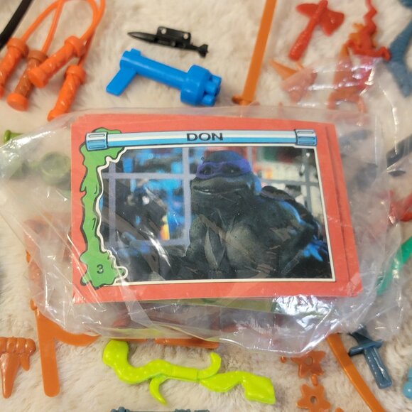Lot Of 1990s TMNT Accessories Weapons Pieces/Parts Cards Vintage (SEE PICTURES) - Picture 10 of 11